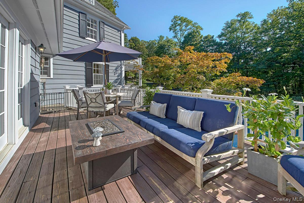 Chappaqua, New York 10514, United States, 6 Bedrooms Bedrooms, ,4 BathroomsBathrooms,Residential,Active,212151