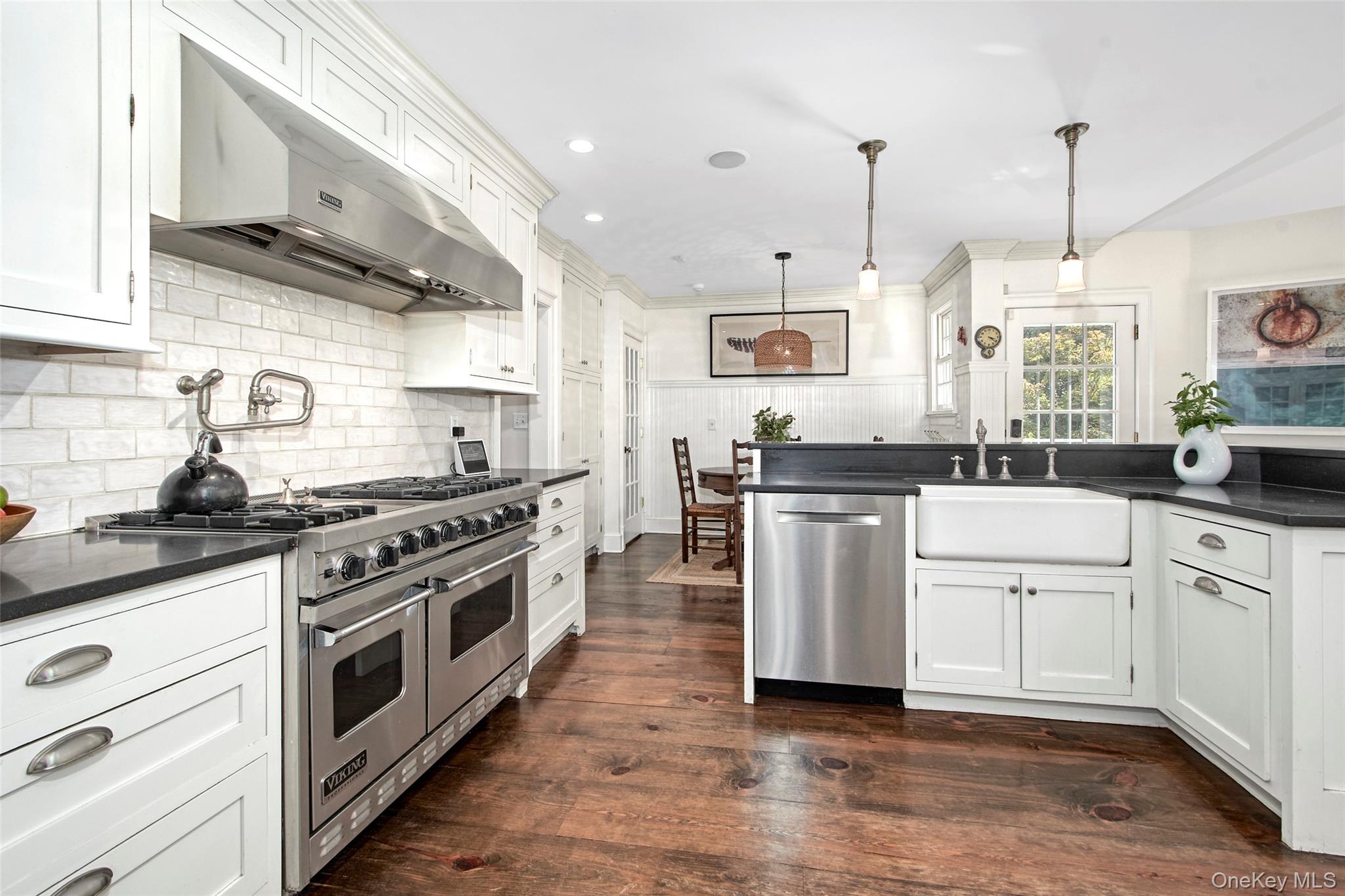 Chappaqua, New York 10514, United States, 6 Bedrooms Bedrooms, ,4 BathroomsBathrooms,Residential,Active,212151