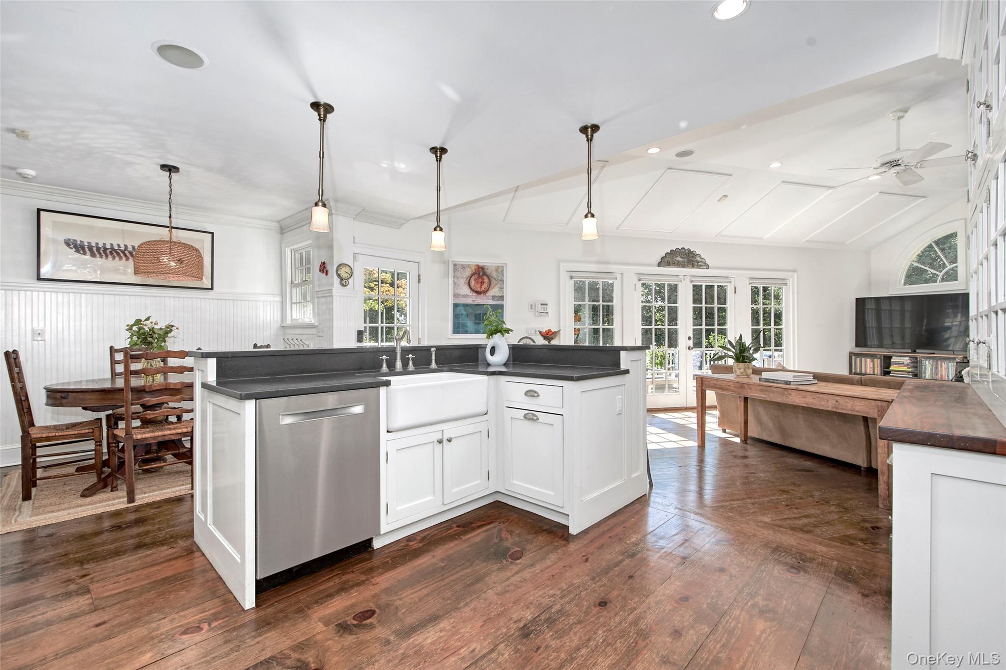 Chappaqua, New York 10514, United States, 6 Bedrooms Bedrooms, ,4 BathroomsBathrooms,Residential,Active,212151