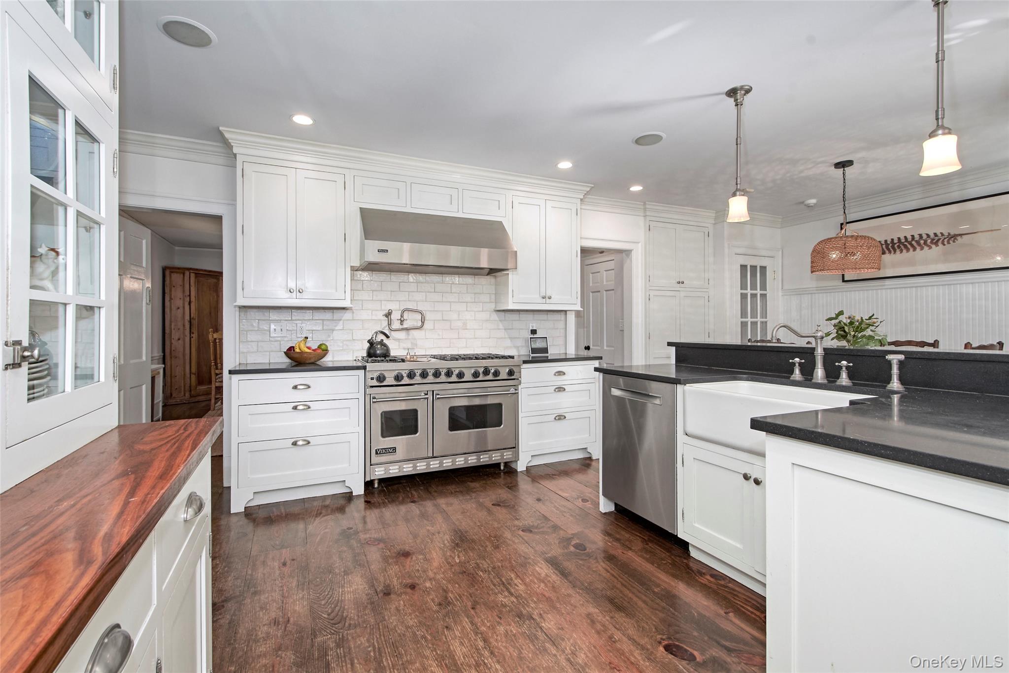 Chappaqua, New York 10514, United States, 6 Bedrooms Bedrooms, ,4 BathroomsBathrooms,Residential,Active,212151