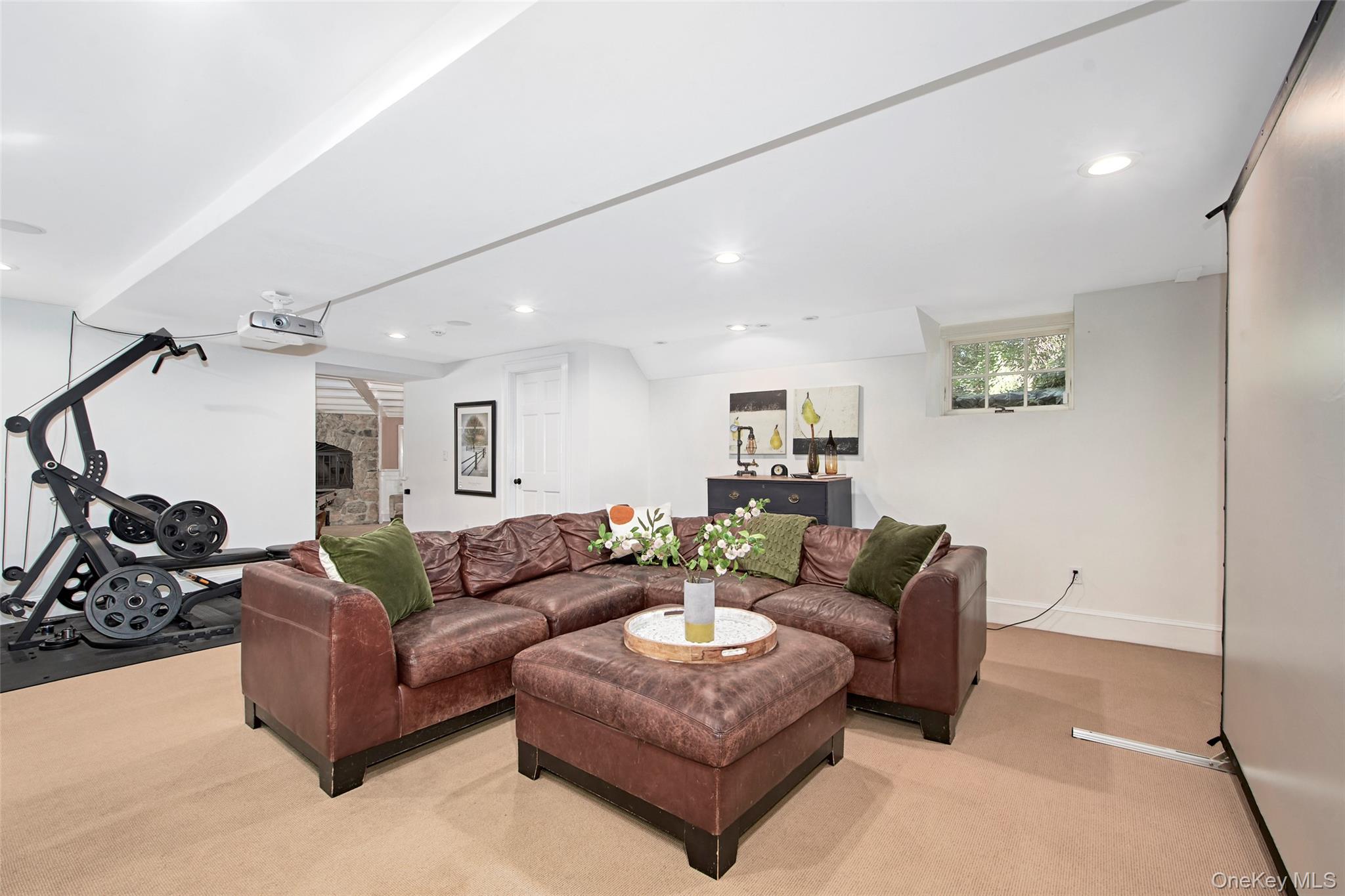 Chappaqua, New York 10514, United States, 6 Bedrooms Bedrooms, ,4 BathroomsBathrooms,Residential,Active,212151