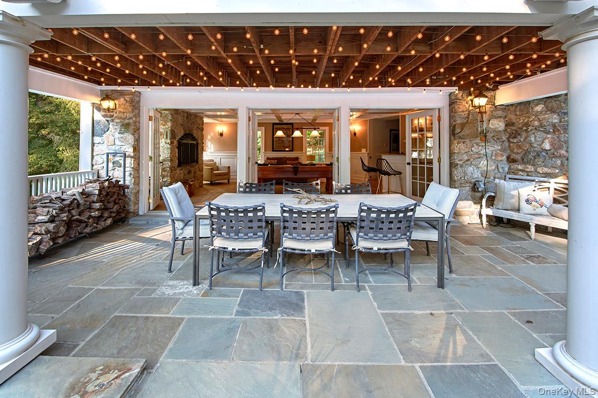 Chappaqua, New York 10514, United States, 6 Bedrooms Bedrooms, ,4 BathroomsBathrooms,Residential,Active,212151