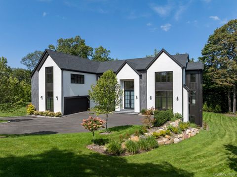 28 Earle Drive Muttontown NY 11791