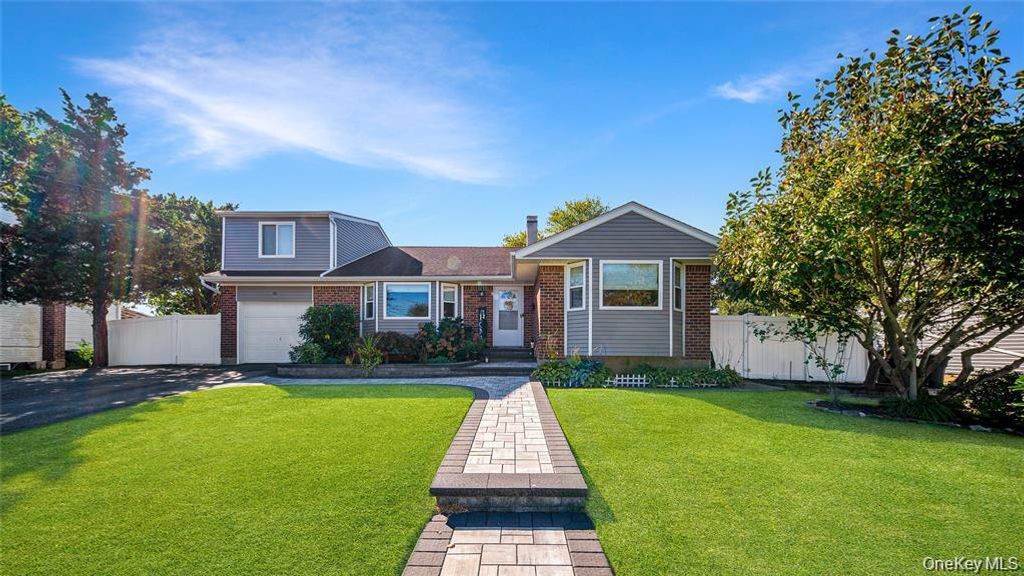 Photo of 10 Ponder Lane, Deer Park, NY 11729 (MLS # 942167)