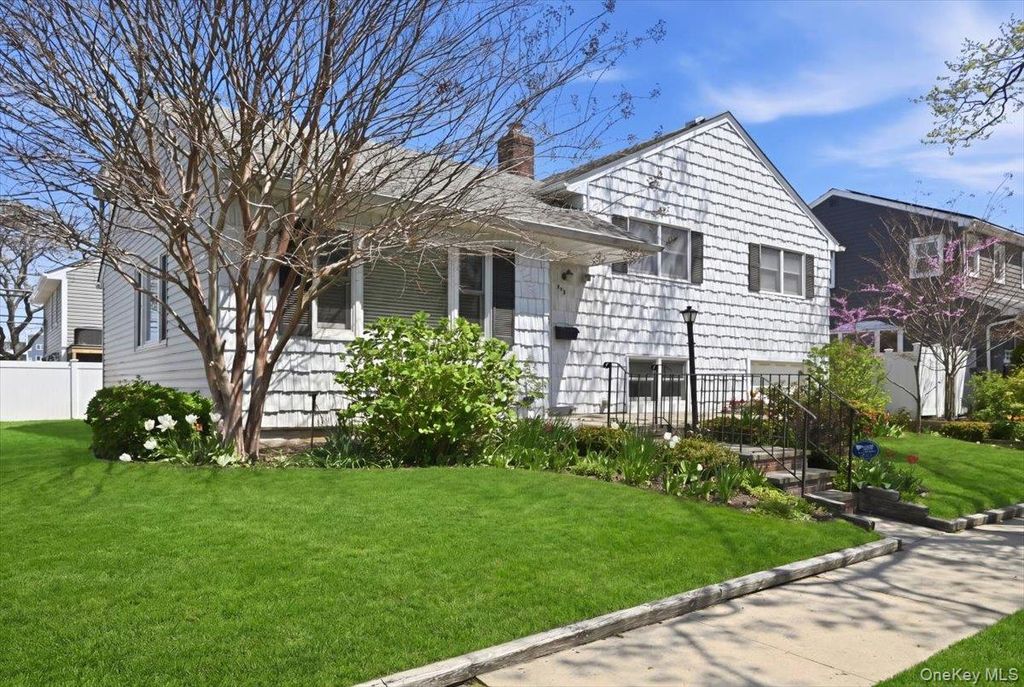 Photo of 345 E State Street, Long Beach, NY 11561 (MLS # 995668)