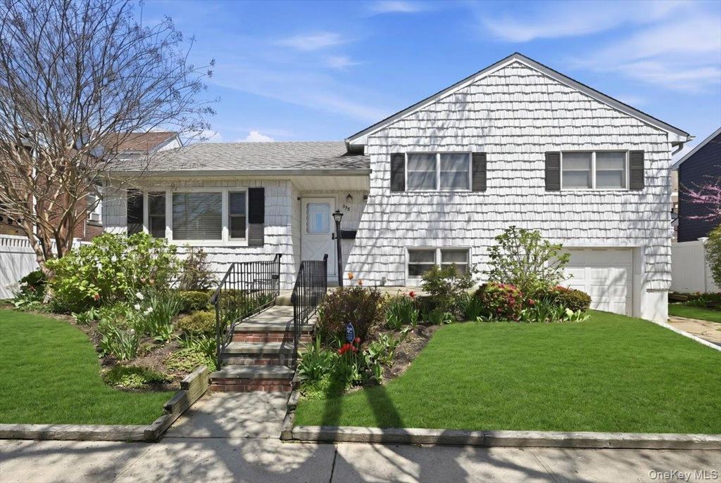 Photo of 345 E State Street, Long Beach, NY 11561 (MLS # 995668)
