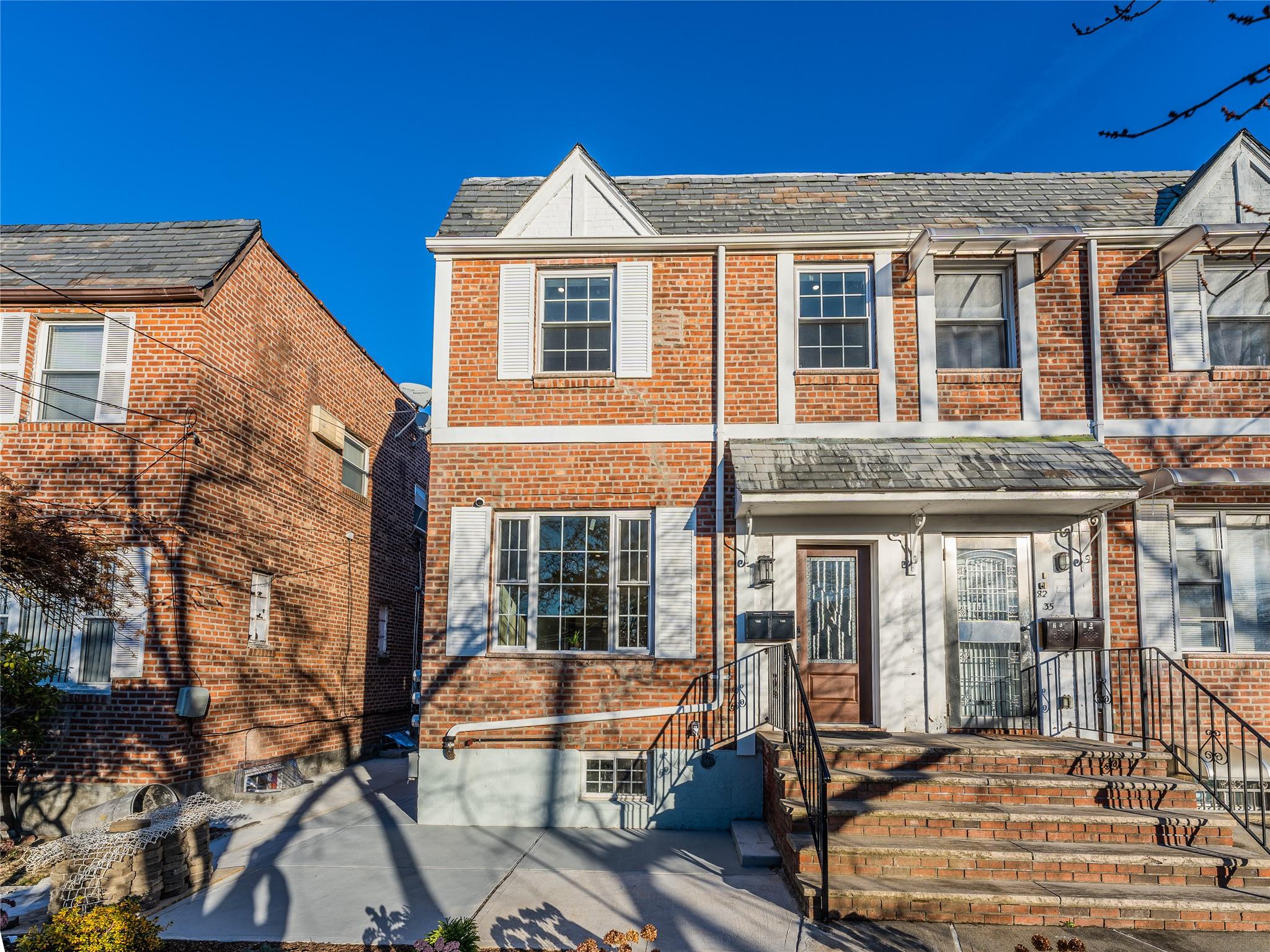 165 Street St, Fresh Meadows, Queens, NY - 3 Bedrooms  
2 Bathrooms  
5 Rooms - 