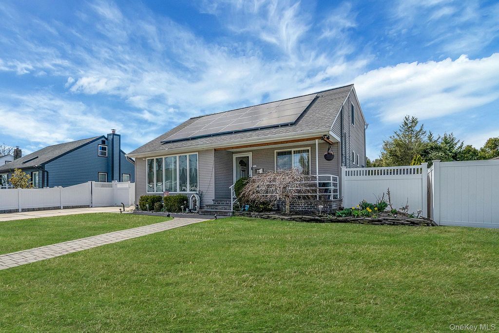 Photo of 100 Anderson Avenue, North Babylon, NY 11703 (MLS # 984900)