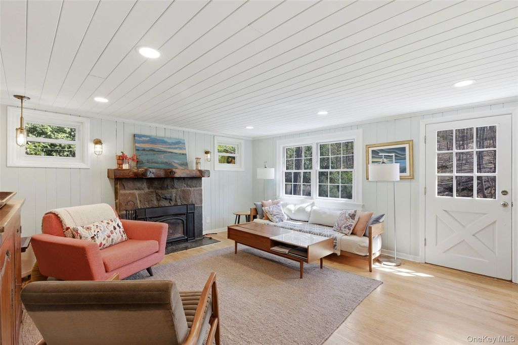 Photo of 71 Hollow Road, Stony Brook, NY 11790 (MLS # 988330)