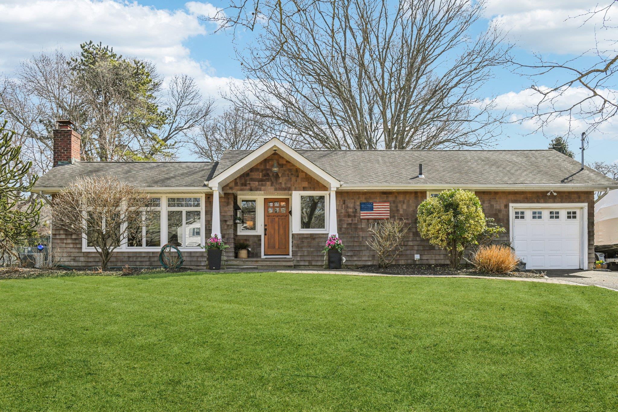 12 Colgate Road, Greenlawn, New York image 1