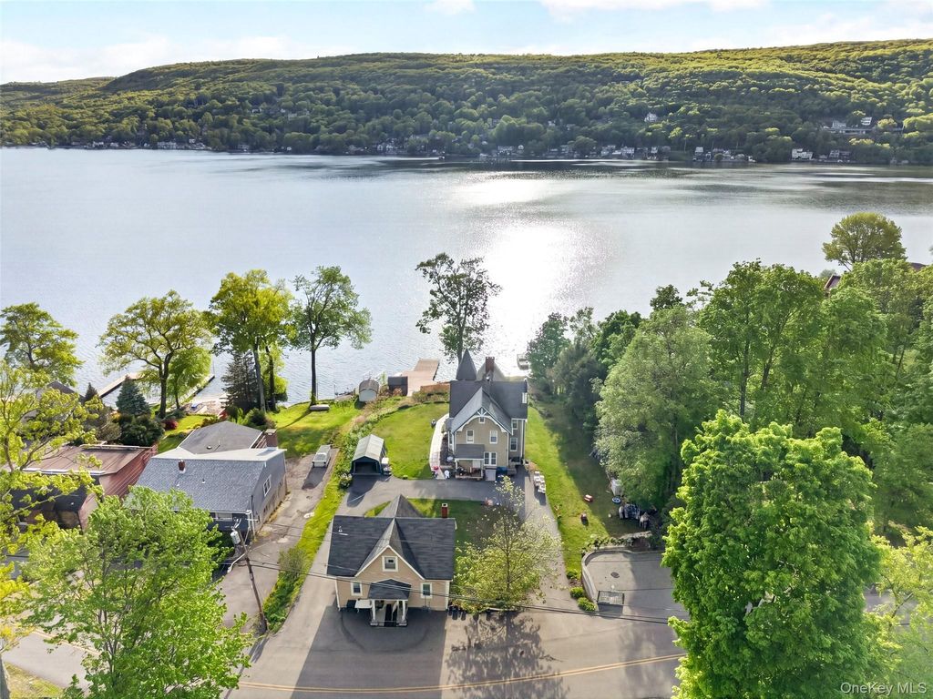 Photo of 83 Edgemere Avenue, Greenwood Lake, NY 10925 (MLS # 1000998)