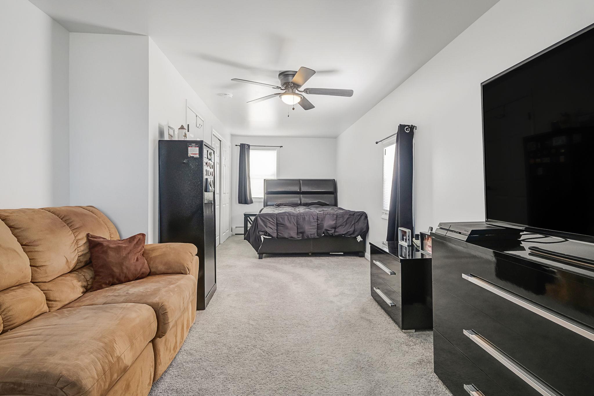 21 Aldin Lane, Levittown, New York image 17