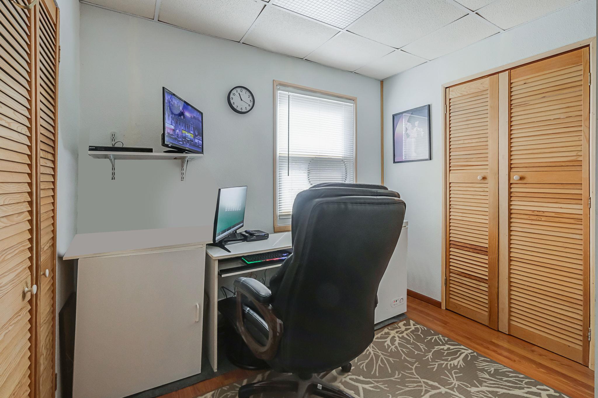 21 Aldin Lane, Levittown, New York image 13