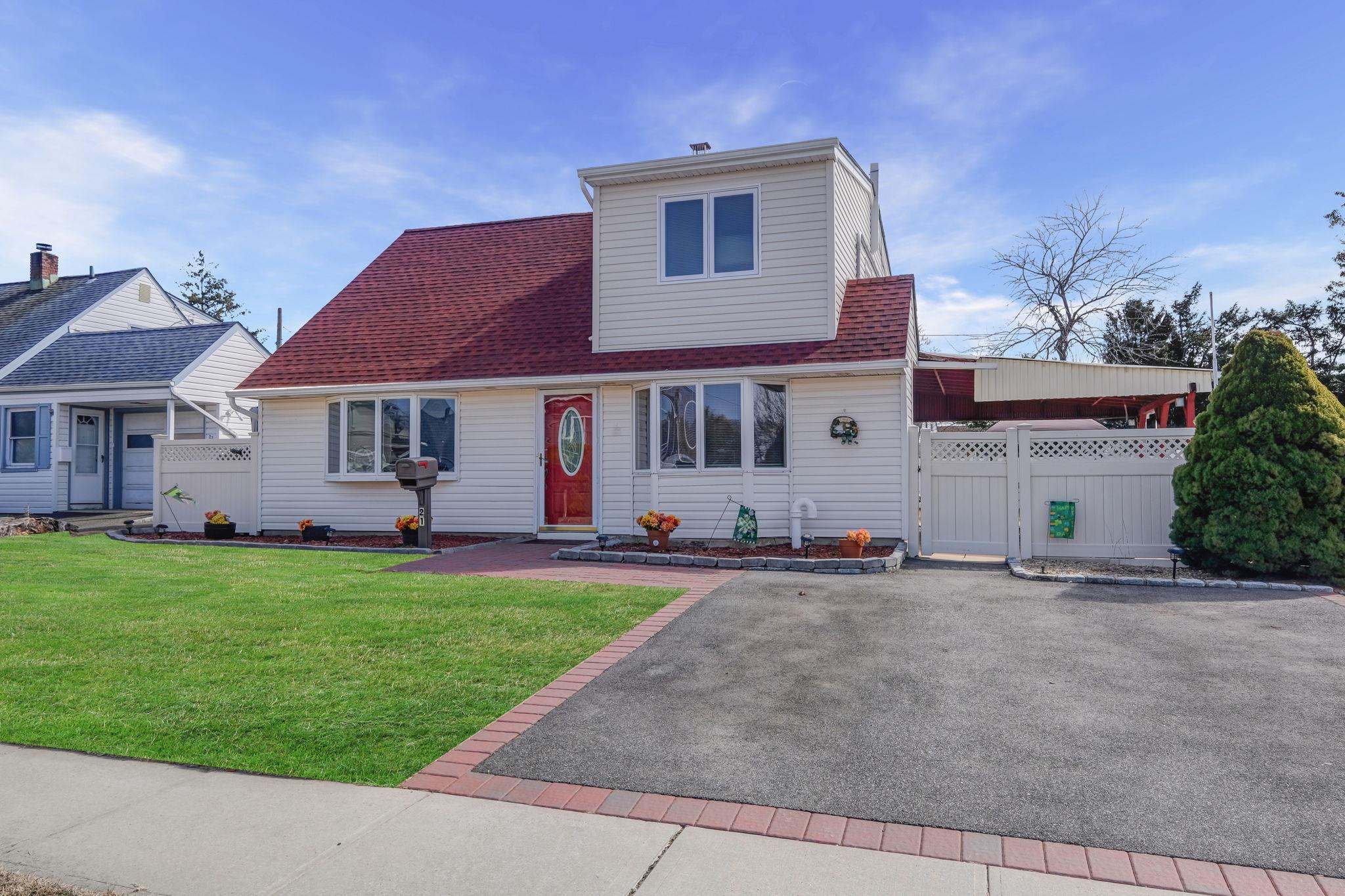 21 Aldin Lane, Levittown, New York image 2