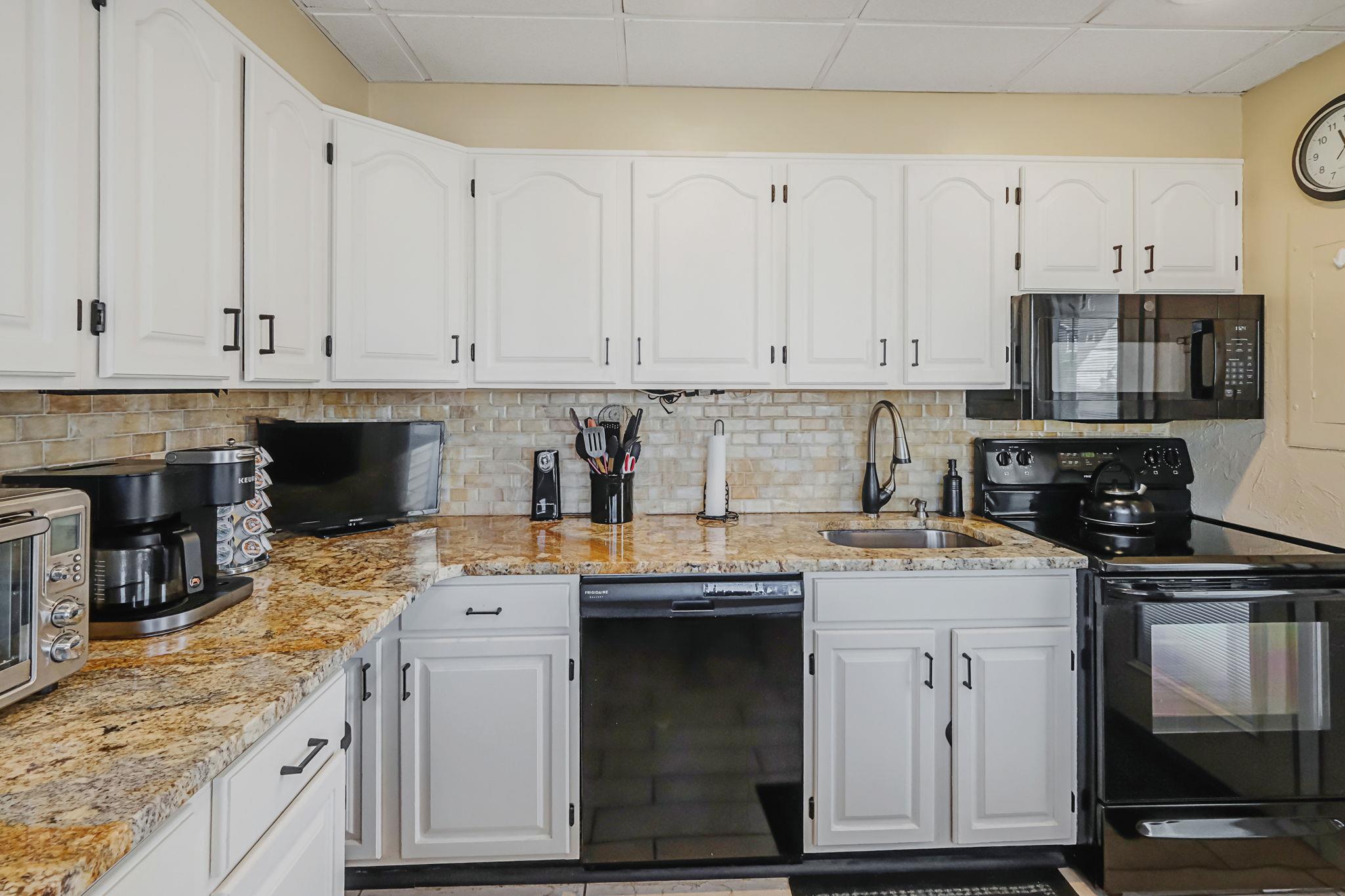 21 Aldin Lane, Levittown, New York image 3