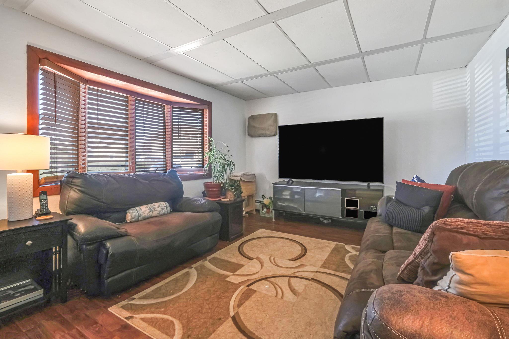 21 Aldin Lane, Levittown, New York image 8