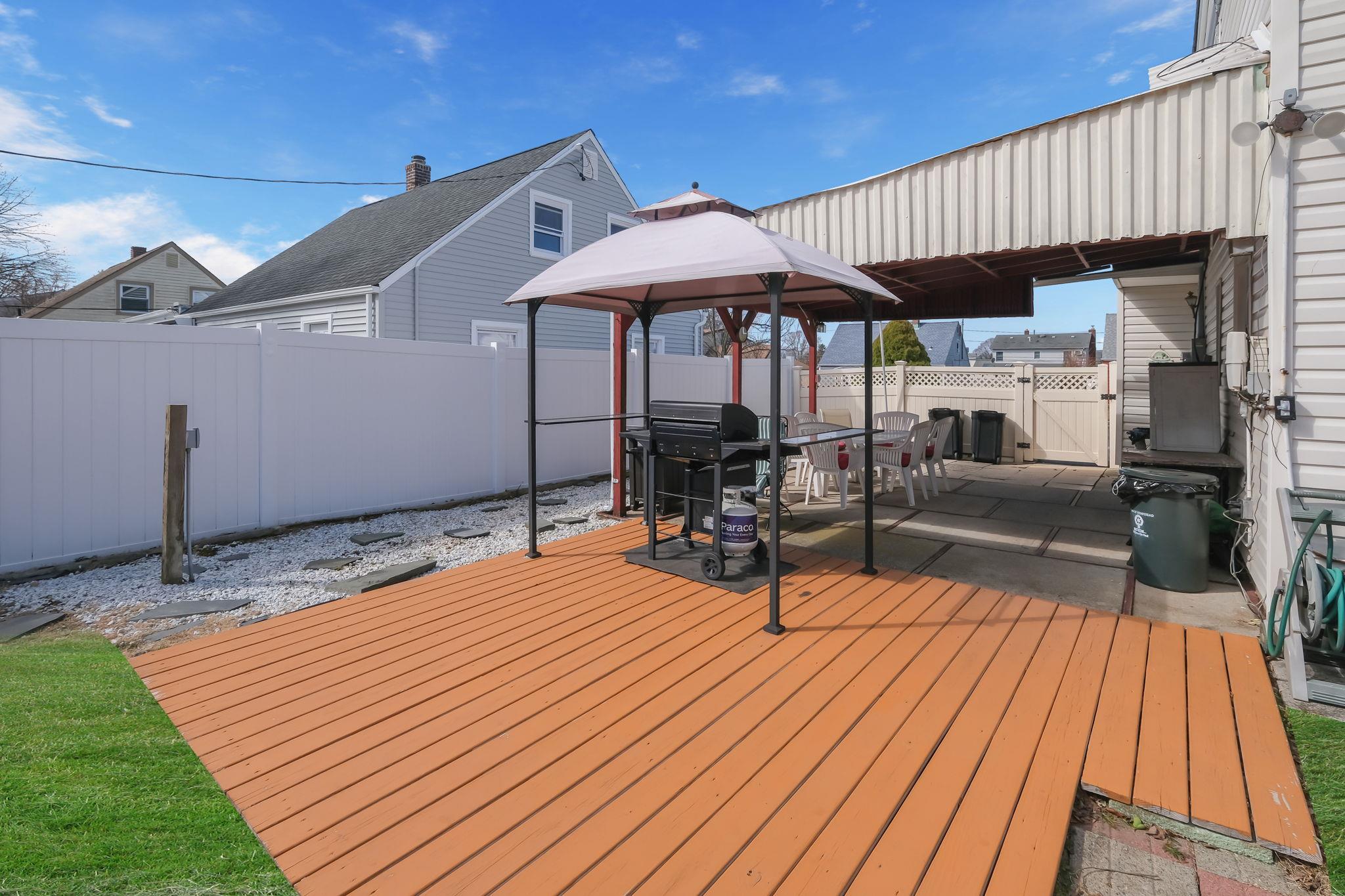 21 Aldin Lane, Levittown, New York image 24