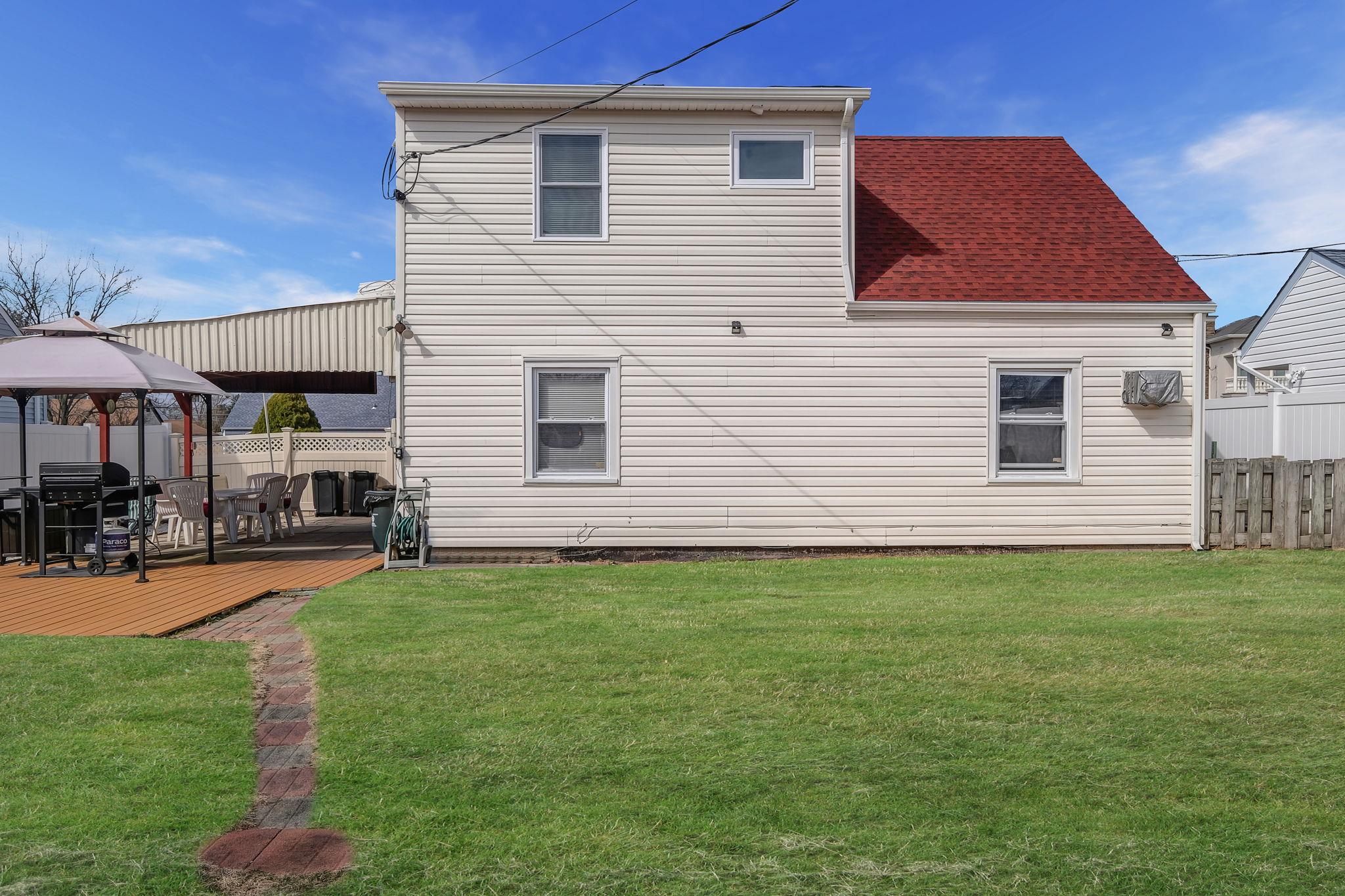 21 Aldin Lane, Levittown, New York image 26