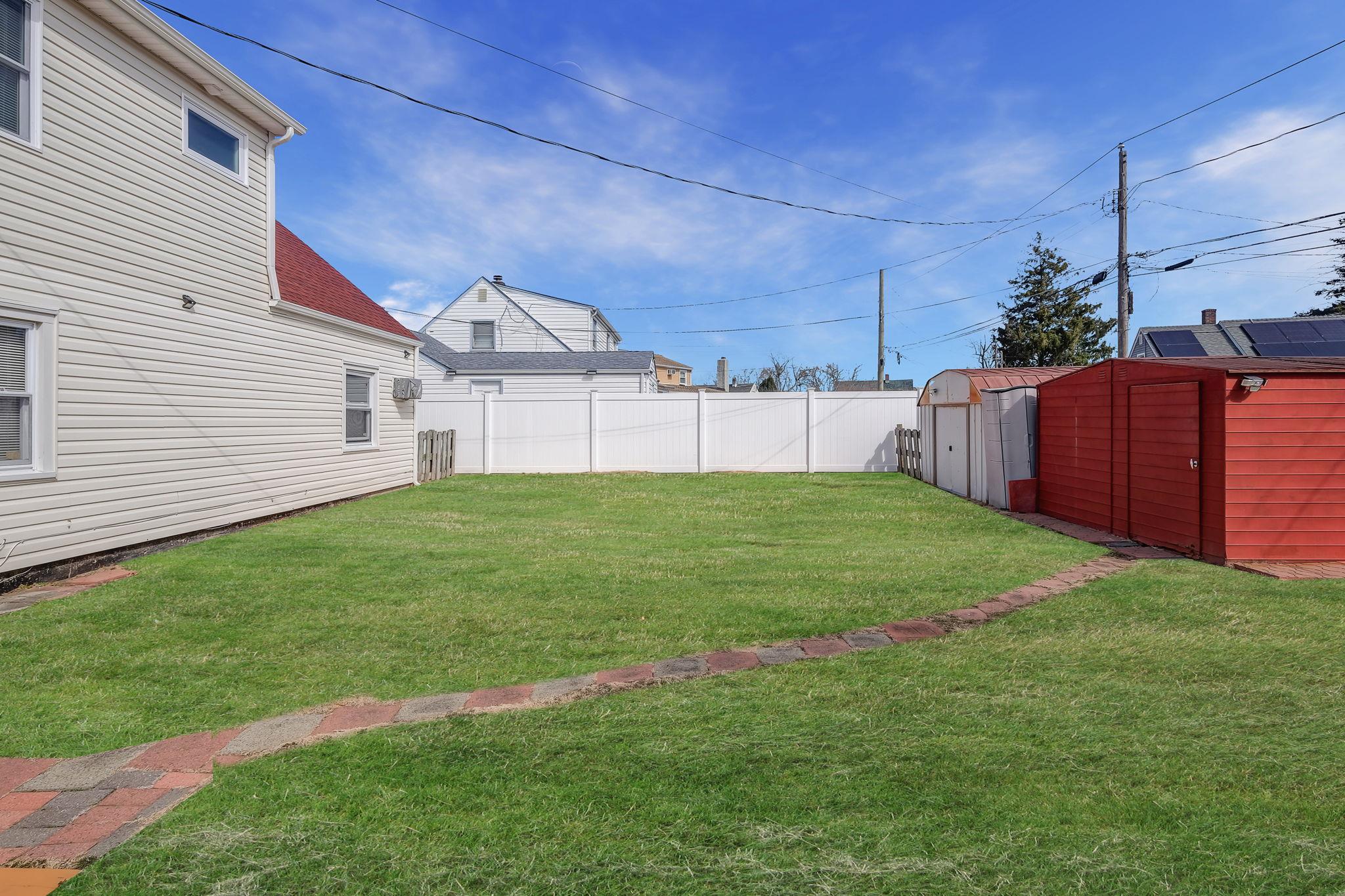 21 Aldin Lane, Levittown, New York image 25