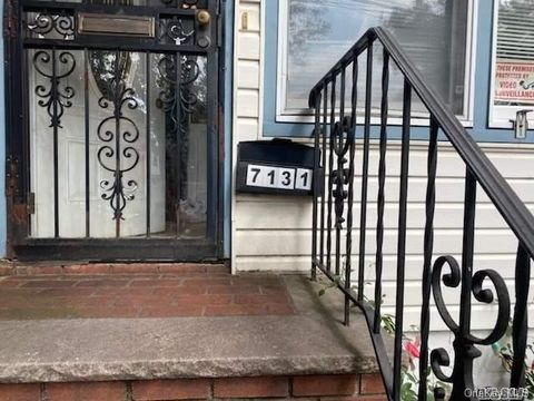 Homes For Sale - 71-31 66th Road<br/> Queens County, Middle Village, NY 11379