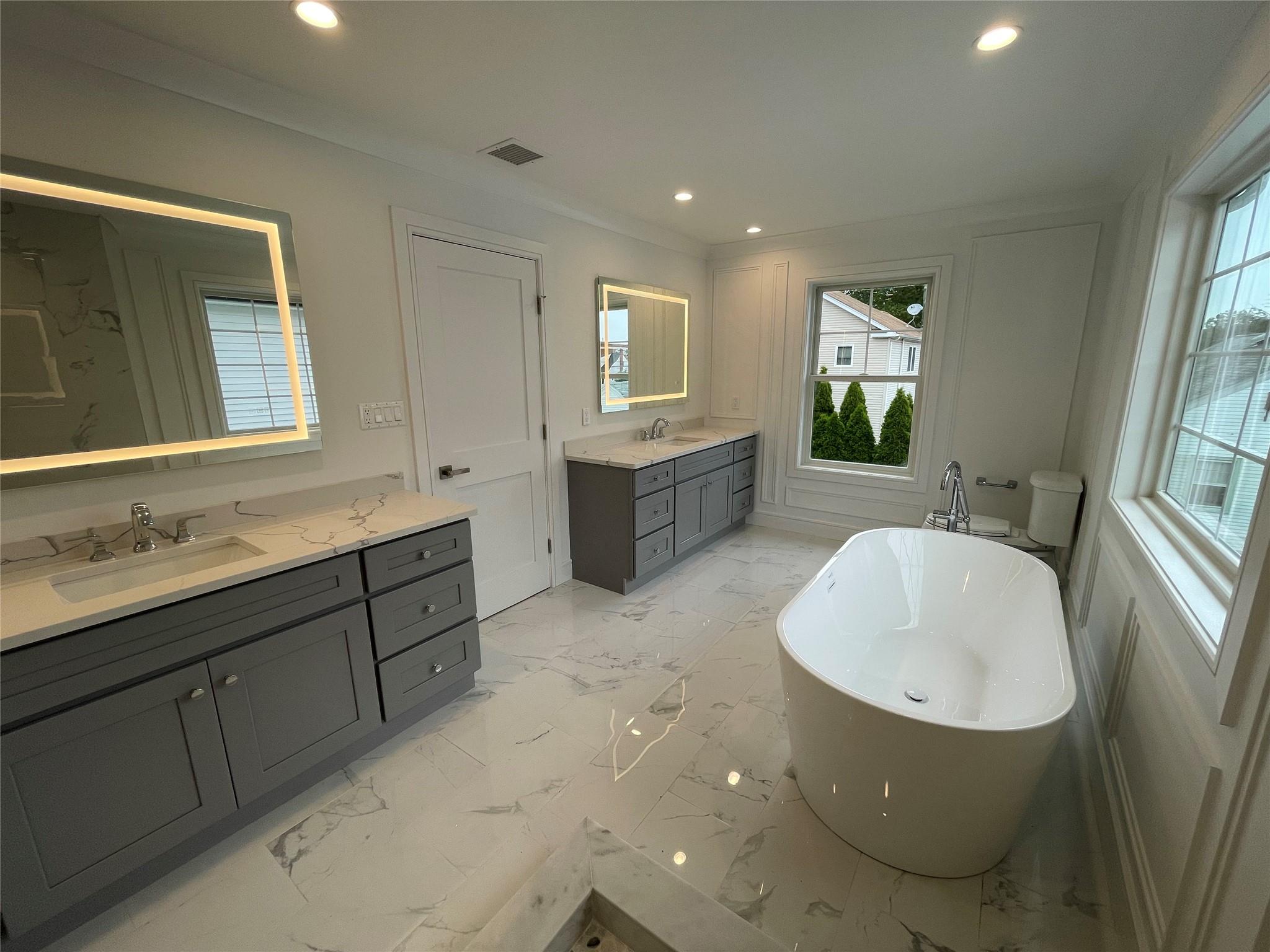 228 Latham Road, Mineola, New York image 18
