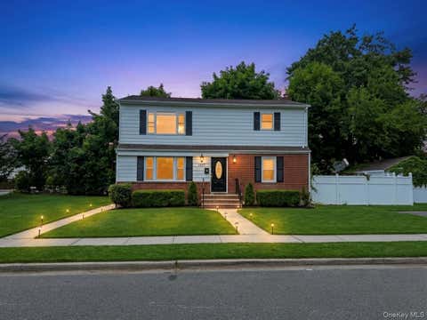 Homes For Rent - 1077 Gerald St<br/> Uniondale, NY 11553
