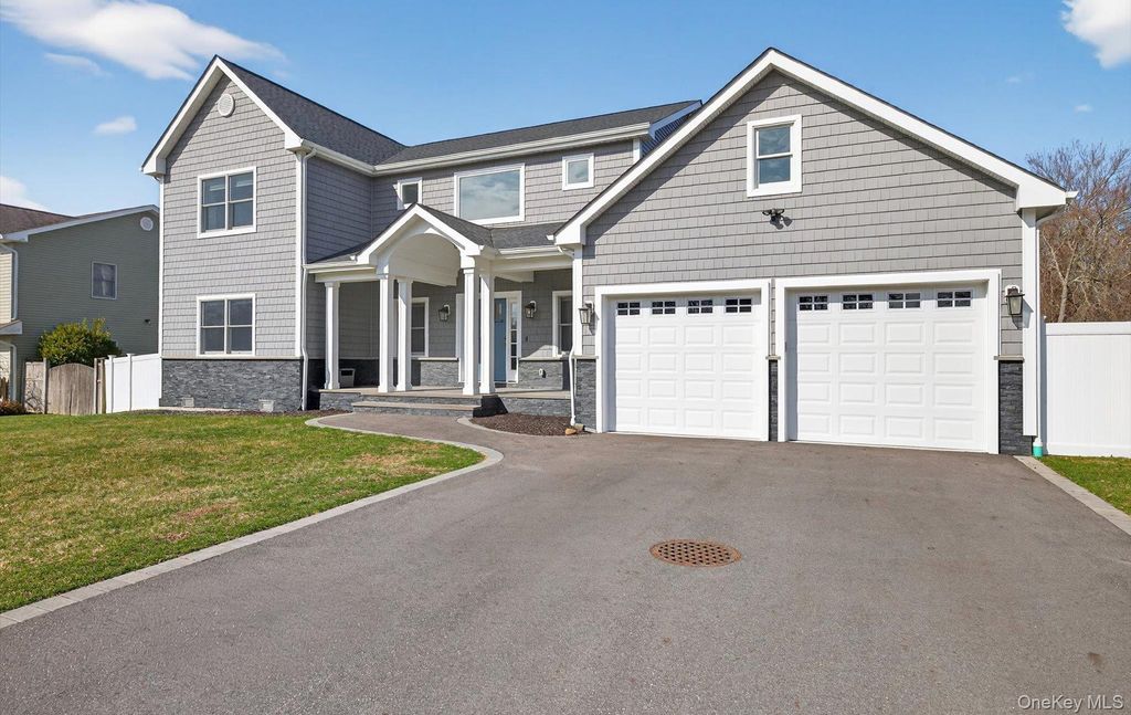 Photo of 270 Edgewood Avenue, Oakdale, NY 11769 (MLS # 979848)