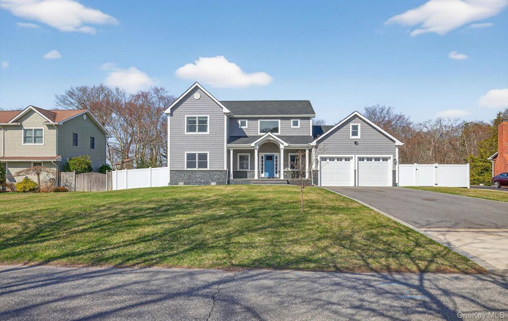 Photo of 270 Edgewood Avenue, Oakdale, NY 11769 (MLS # 979848)