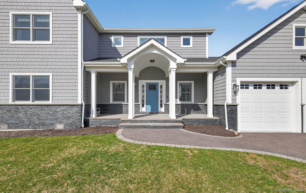 Photo of 270 Edgewood Avenue, Oakdale, NY 11769 (MLS # 979848)