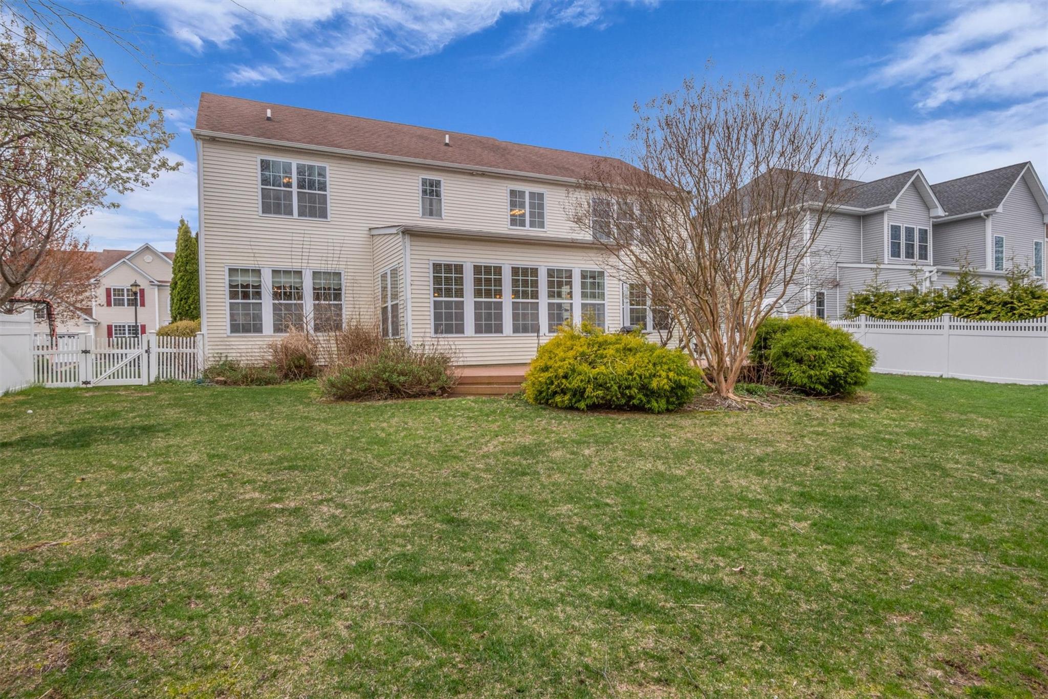 8 Woodstork Drive, Mount Sinai, New York image 24