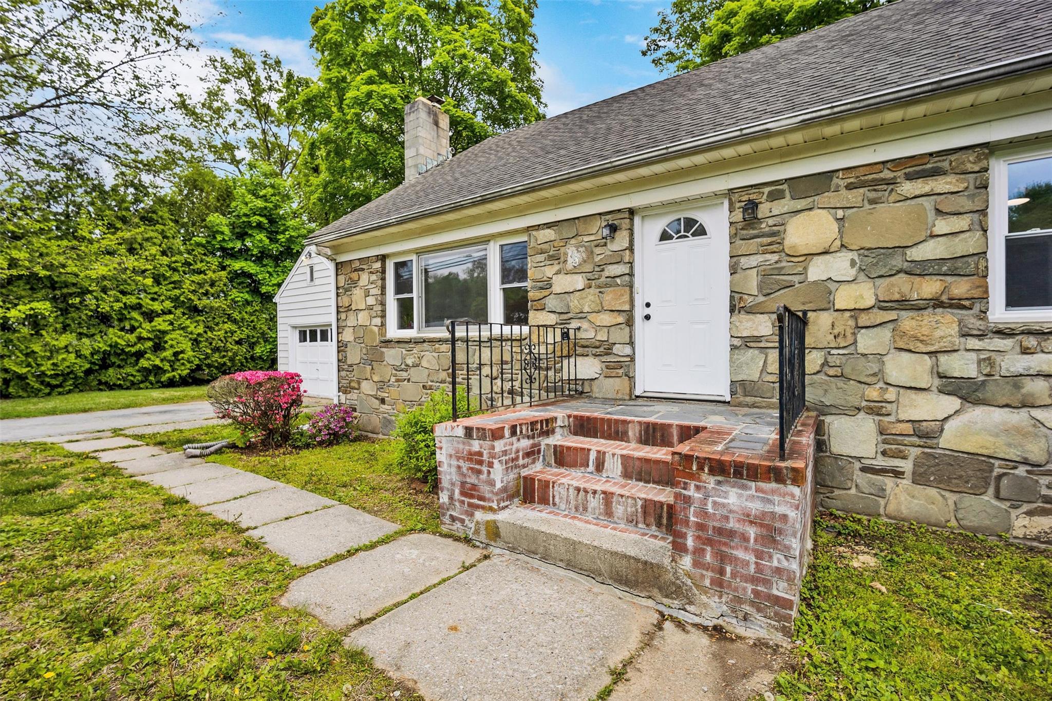 513 Vassar Road, Poughkeepsie, New York image 3