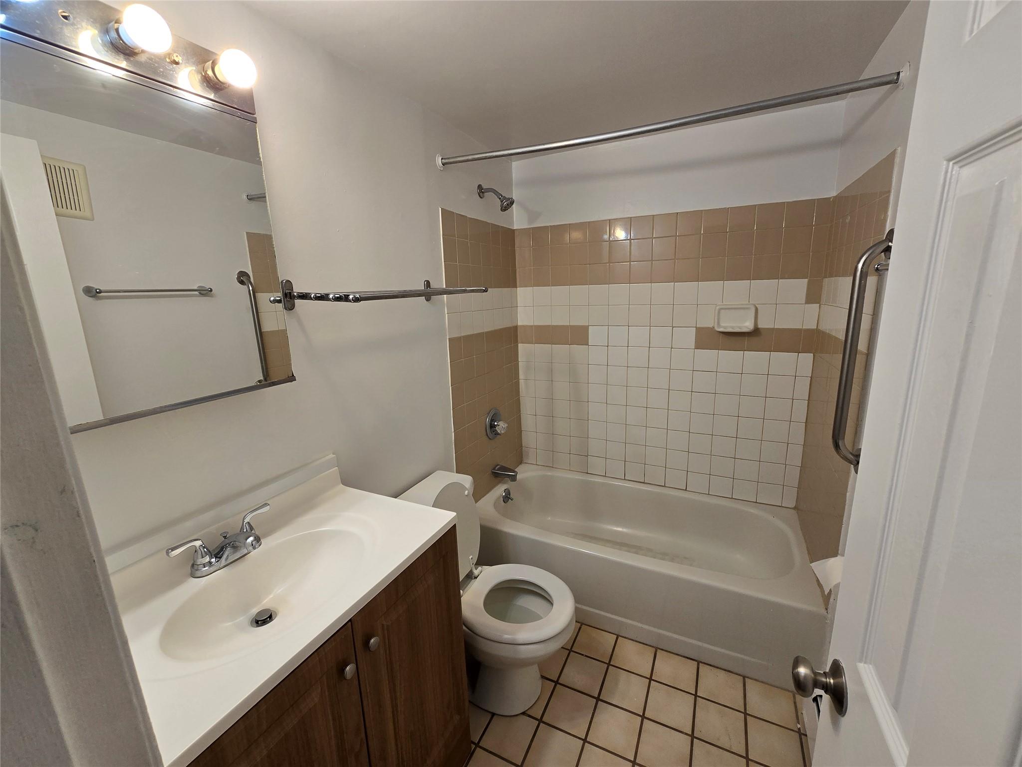 Glen Cove, New York 11542, United States, 2 Bedrooms Bedrooms, ,1 BathroomBathrooms,Residential,Active,26407