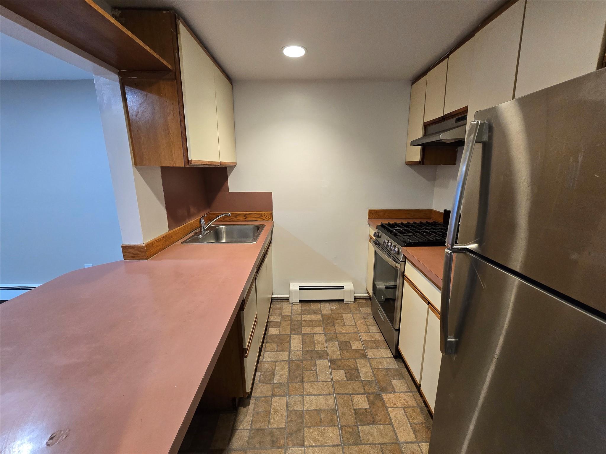 Glen Cove, New York 11542, United States, 2 Bedrooms Bedrooms, ,1 BathroomBathrooms,Residential,Active,26407