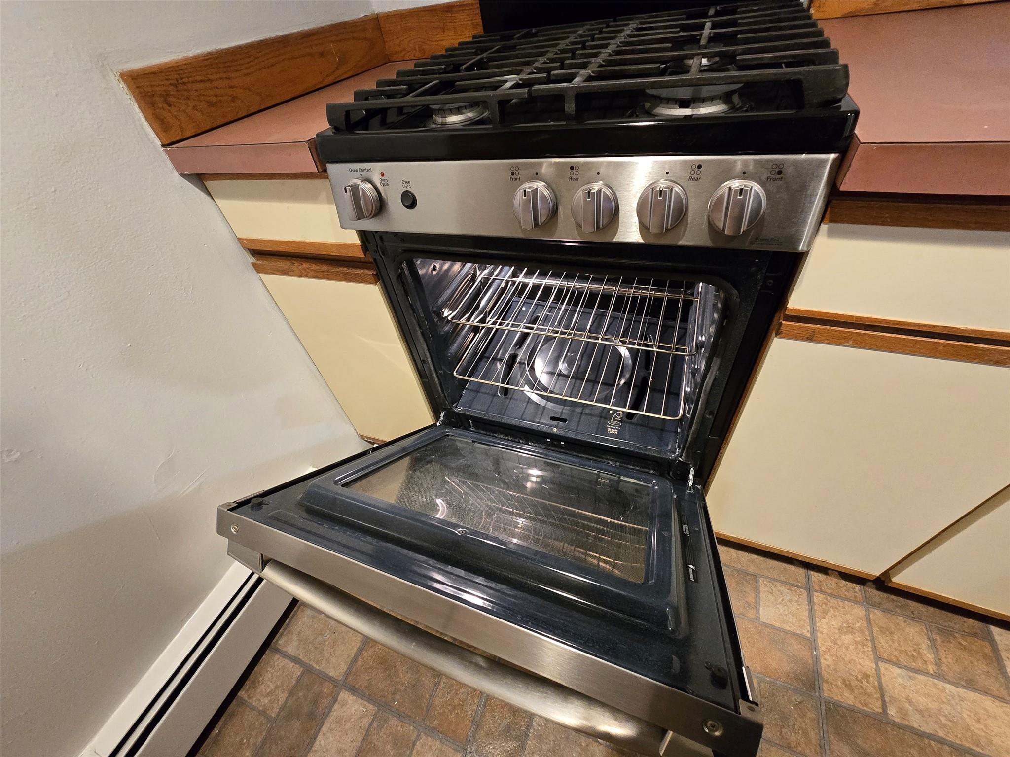 Glen Cove, New York 11542, United States, 2 Bedrooms Bedrooms, ,1 BathroomBathrooms,Residential,Active,26407