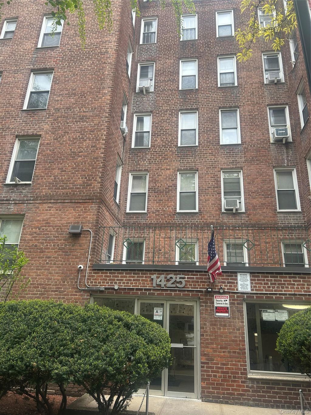 Photo of 1425 Thieriot Avenue #1J, Bronx, NY 10460 (MLS # 994175)