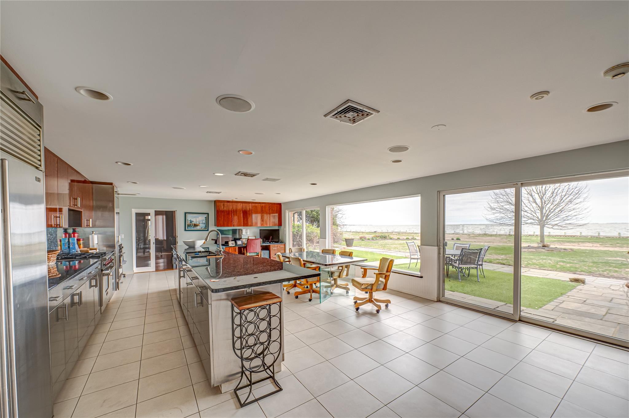 101 West Lane, Bay Shore, New York image 3