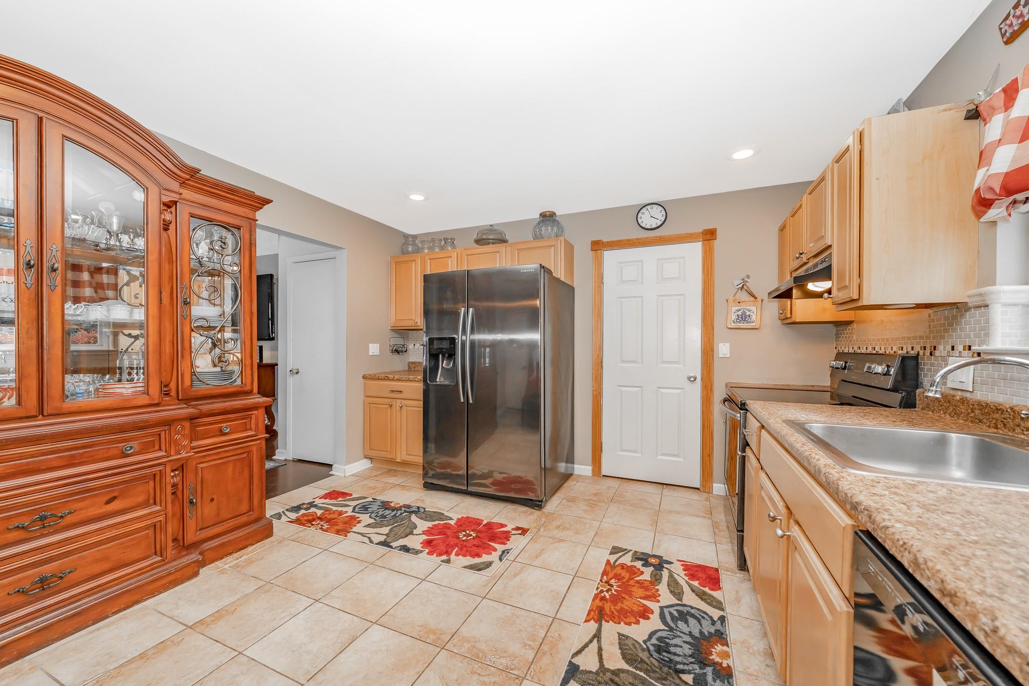 7 Cedar Heights Drive, Ridge, New York image 9