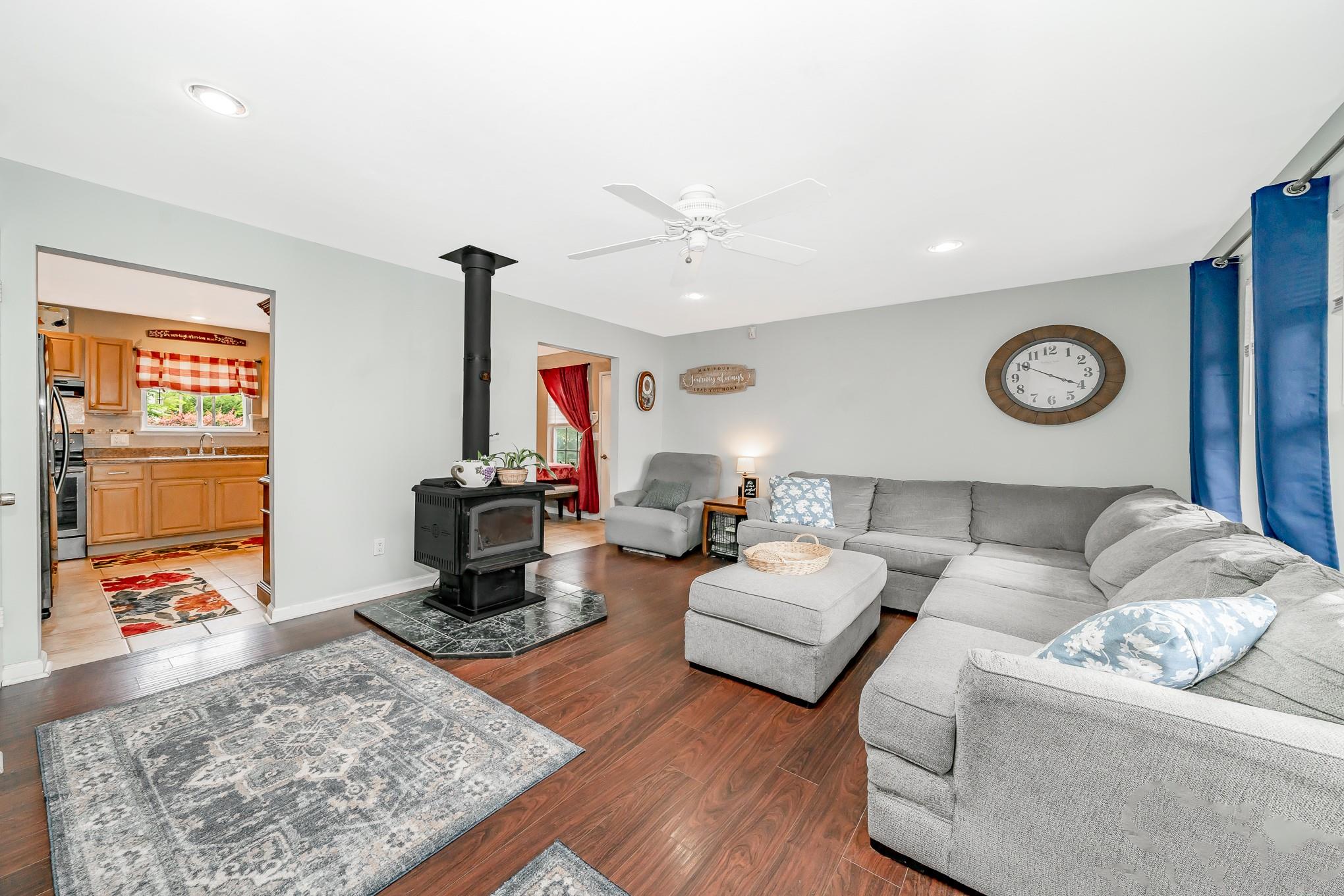 7 Cedar Heights Drive, Ridge, New York image 4