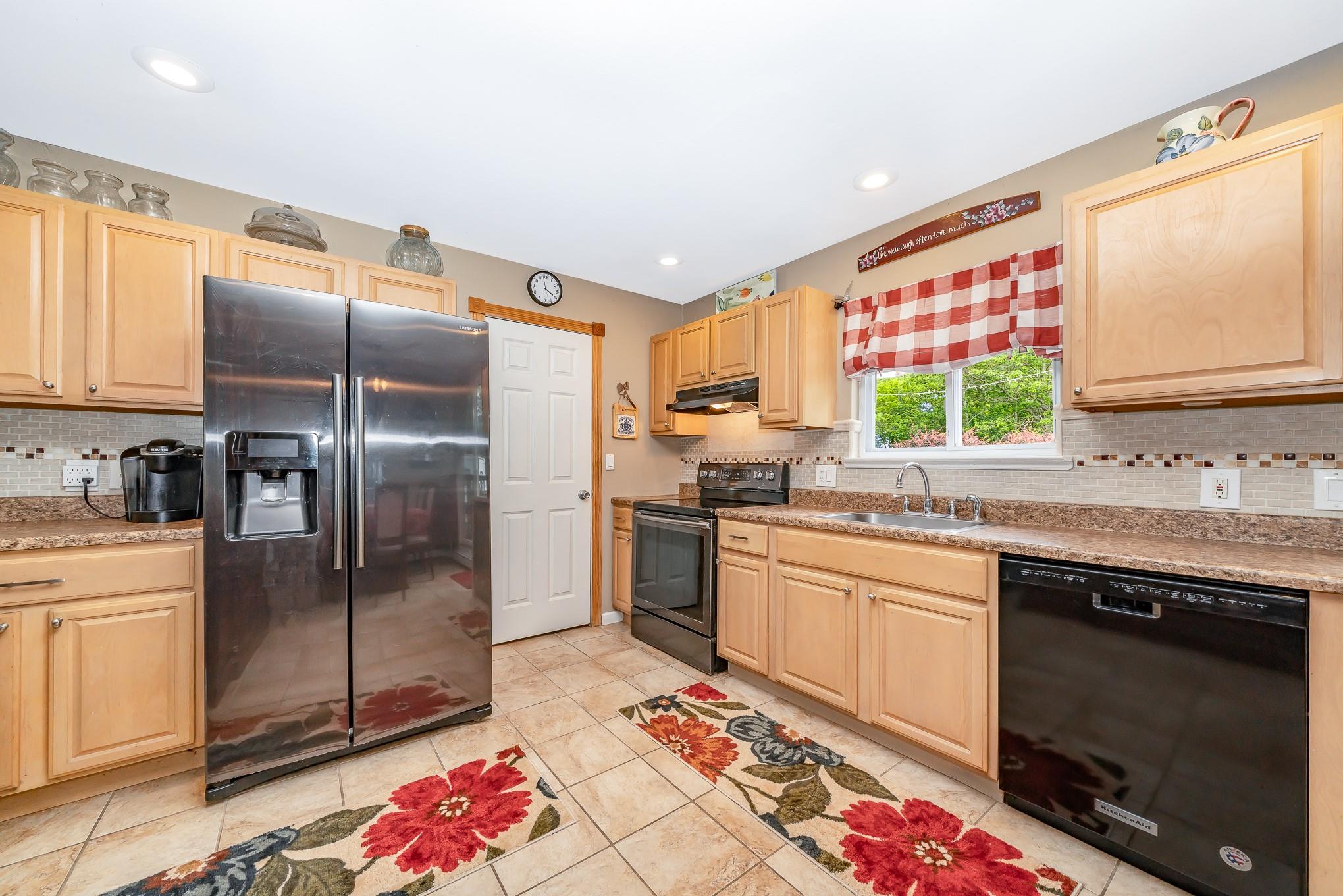 7 Cedar Heights Drive, Ridge, New York image 11