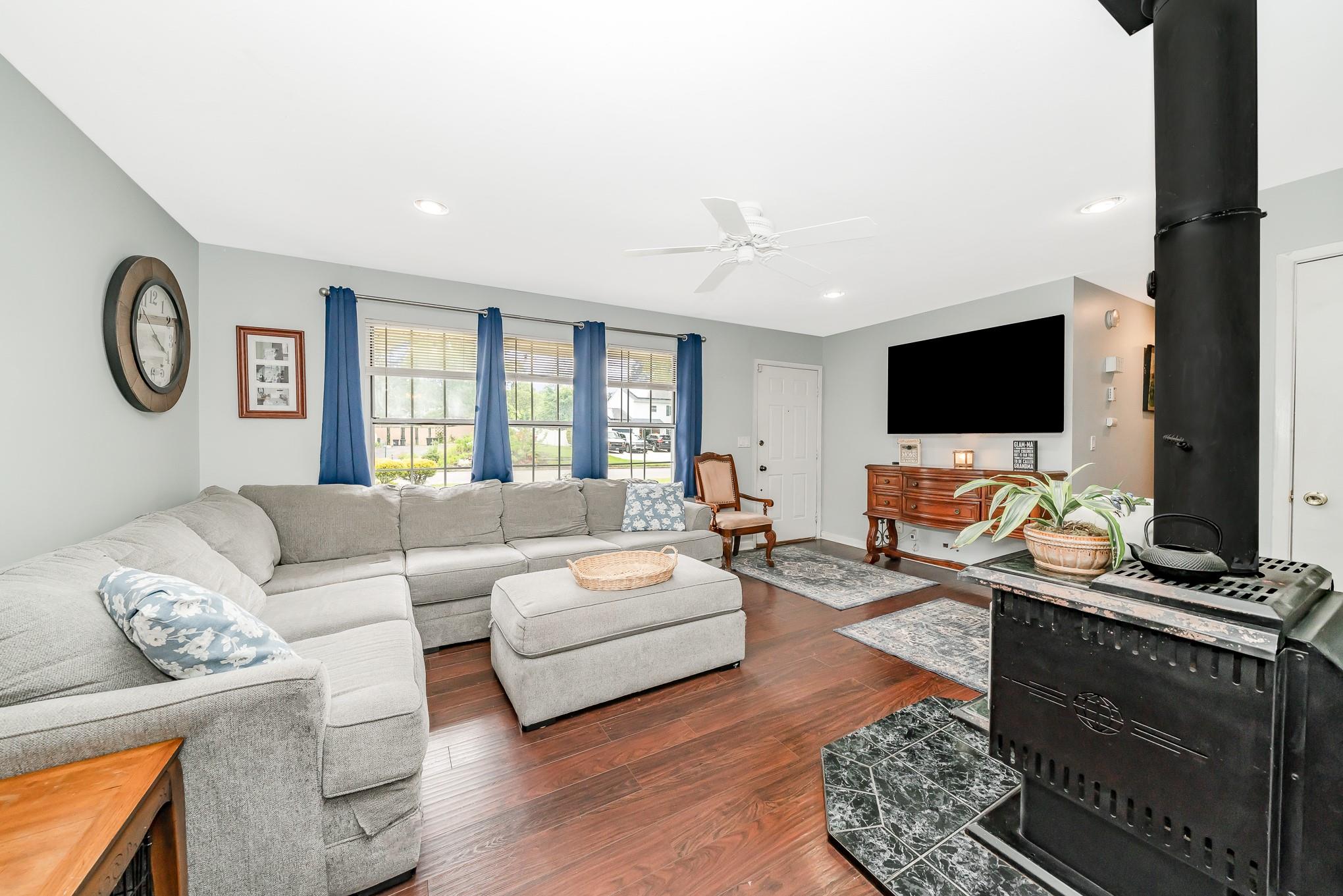 7 Cedar Heights Drive, Ridge, New York image 5