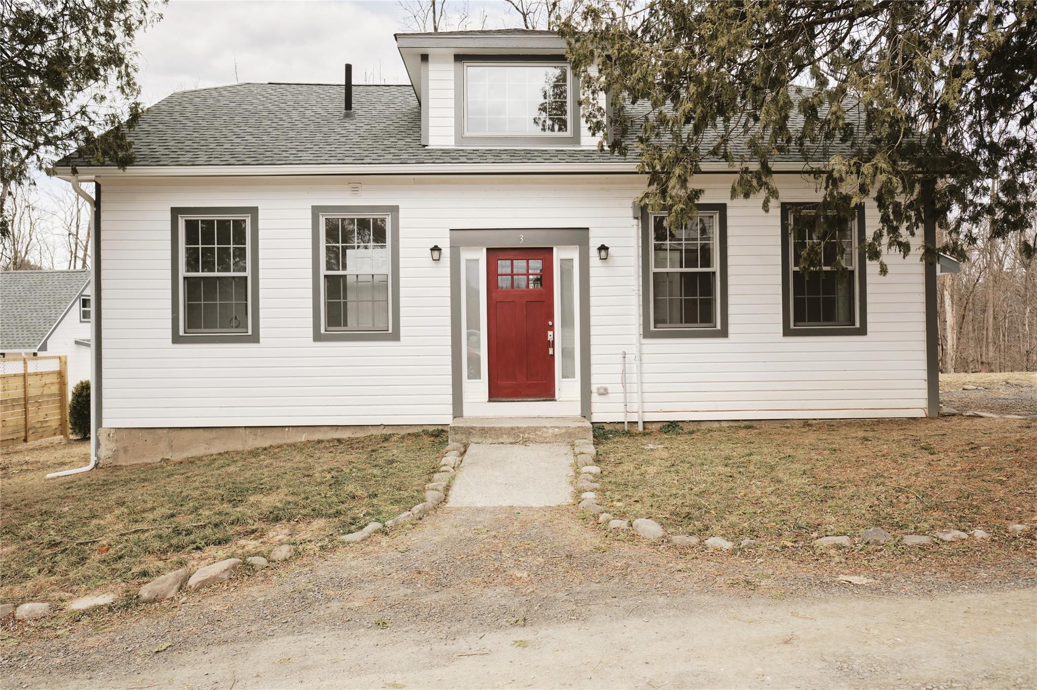 209 Highway 3, Kerhonkson, New York - 2 Bedrooms  
1 Bathrooms  
4 Rooms - 