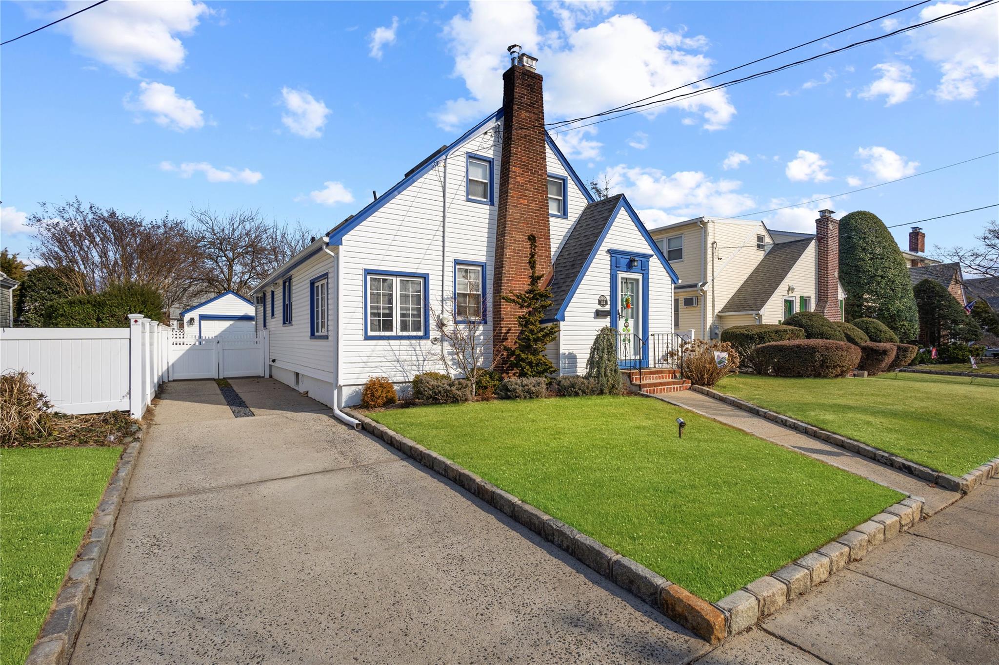 44 Croyden Street, Malverne, New York image 2