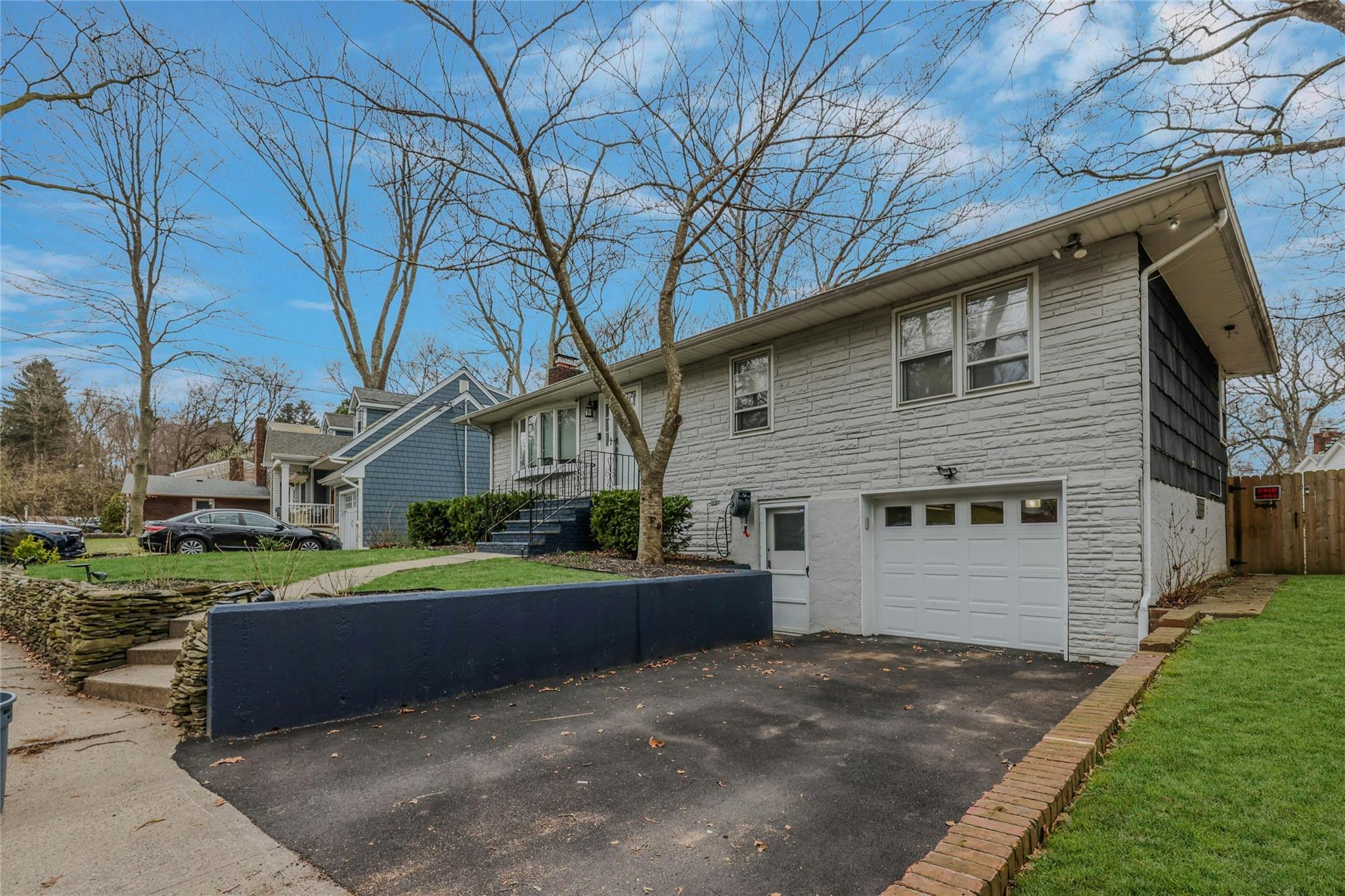 15 N Hartman Hill Road, Huntington, New York image 3