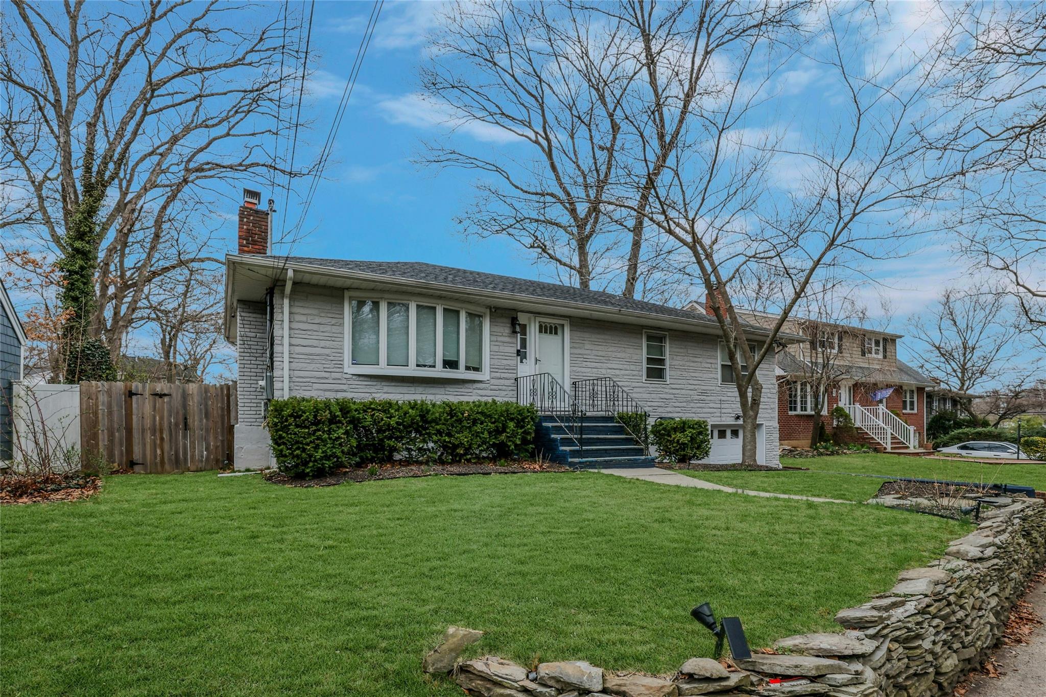 15 N Hartman Hill Road, Huntington, New York image 2