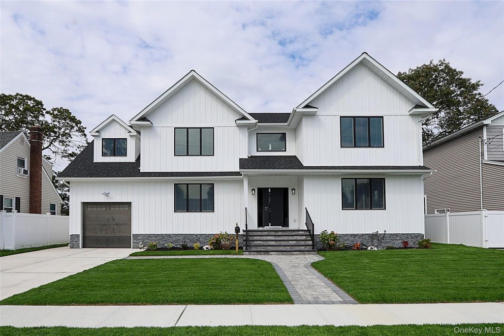 Photo of 66 2nd Avenue, Massapequa Park, NY 11762 (MLS # 885998)