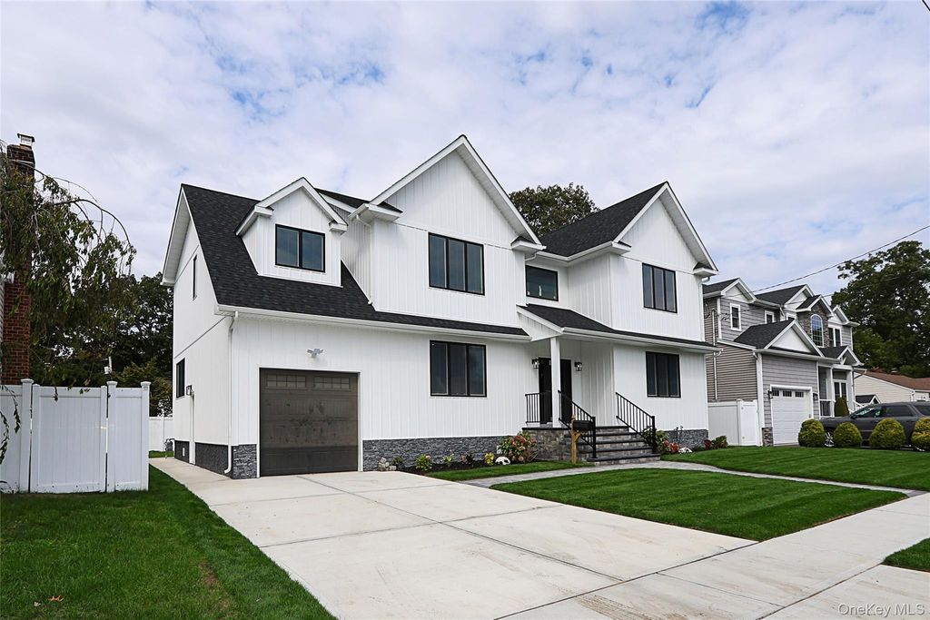 Photo of 66 2nd Avenue, Massapequa Park, NY 11762 (MLS # 885998)