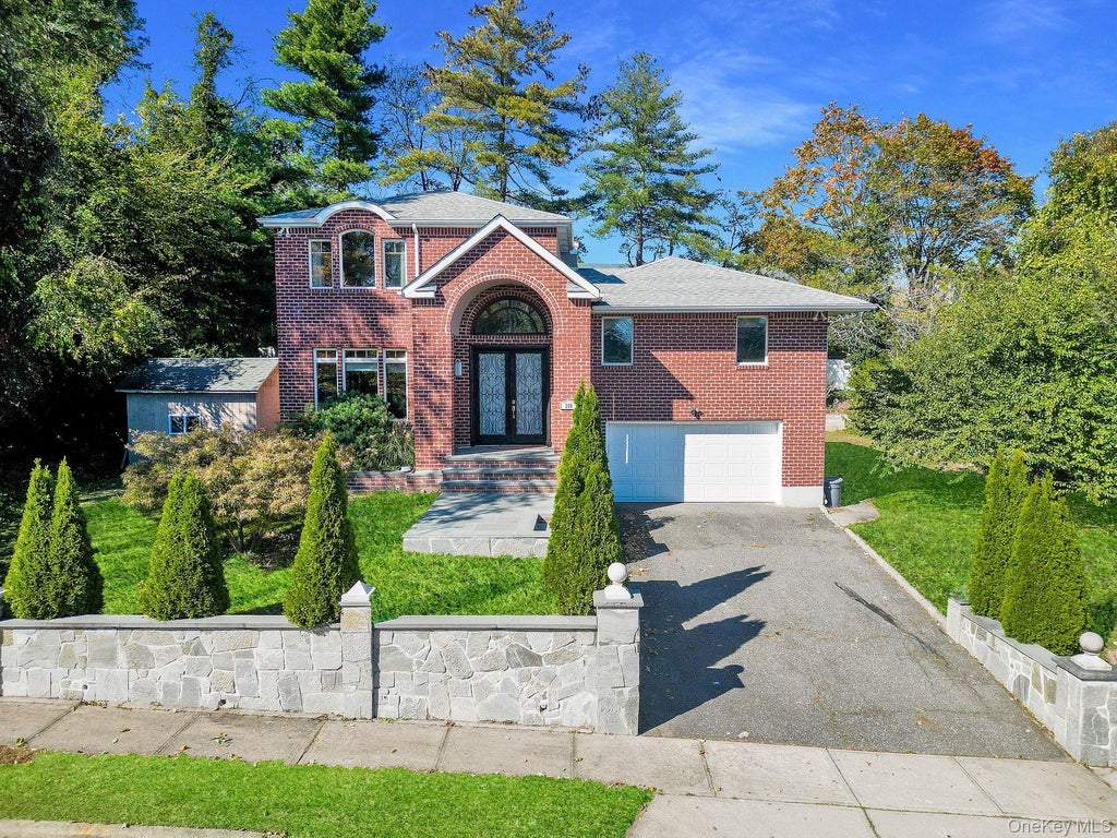 Photo of 300 Ellen Place, Jericho, NY 11753 (MLS # 1056185)