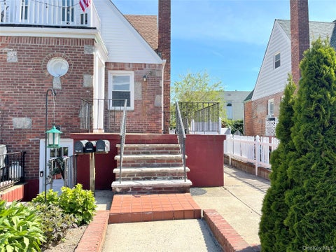 Apartment For Rent - 364 E Broadway #MIDDLE<br/> Long Beach, NY 11561
