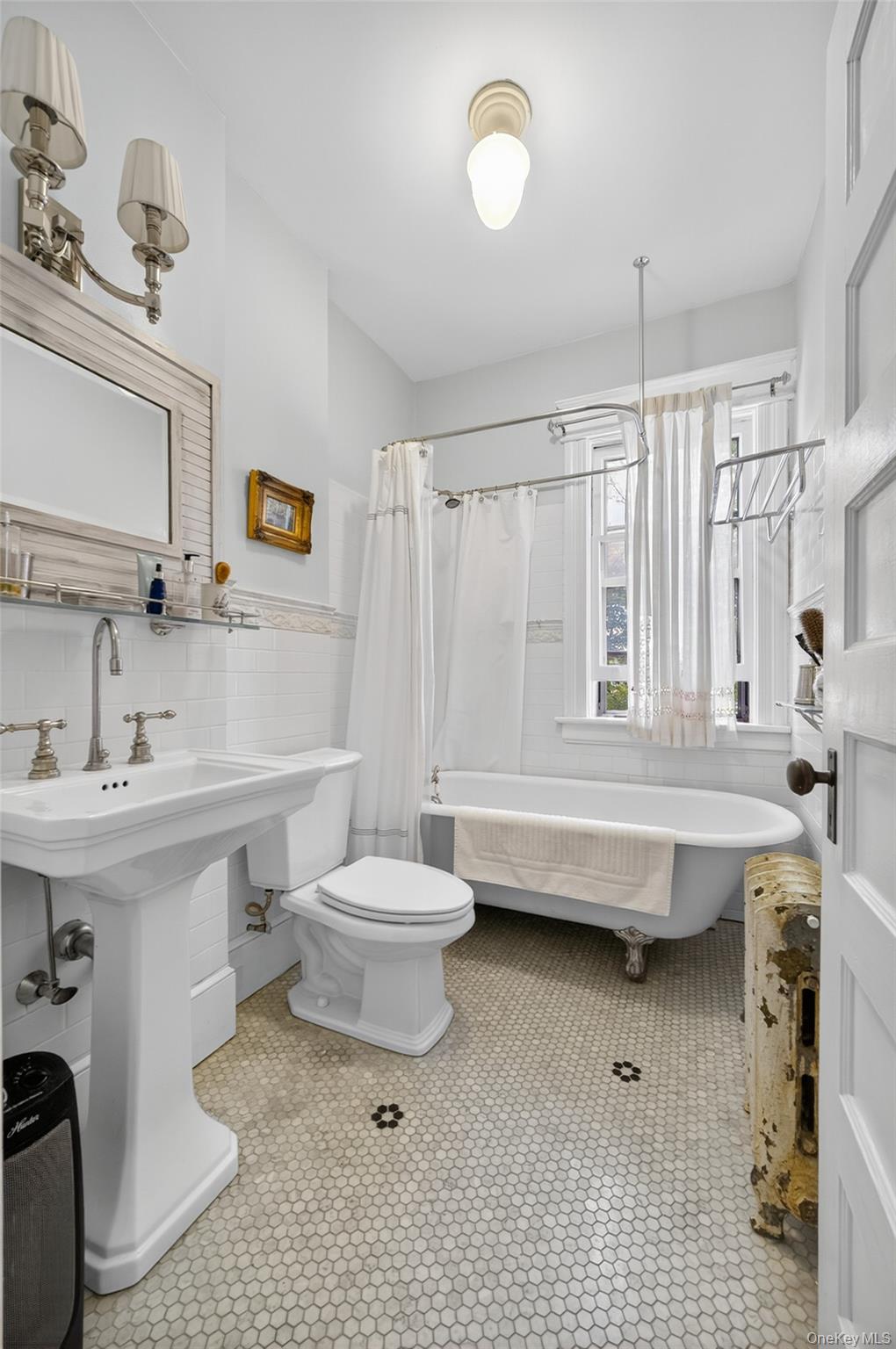 Poughkeepsie, New York 12601, United States, 4 Bedrooms Bedrooms, ,2 BathroomsBathrooms,Residential,Active,233626