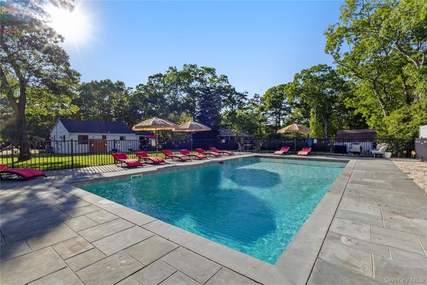 21 DUVALL DR, HAMPTON BAYS, NY 11946 - Image d96e024eaeea0eac3606126073f072de/4263358189